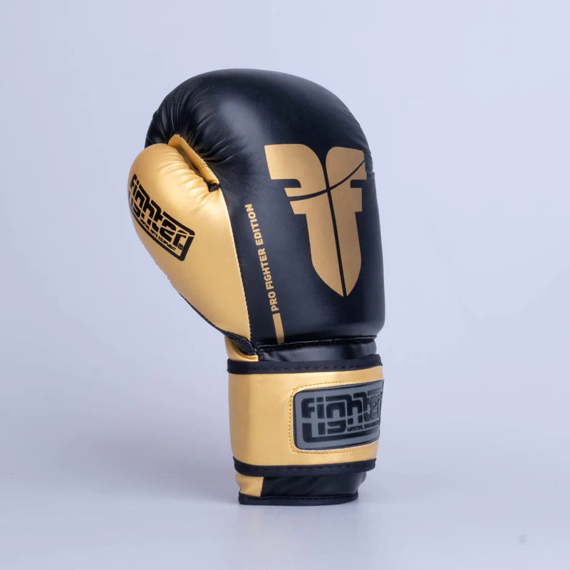 Guantes de boxeo de entrenamiento de PU, color negro y dorado, FBG-TRP-001