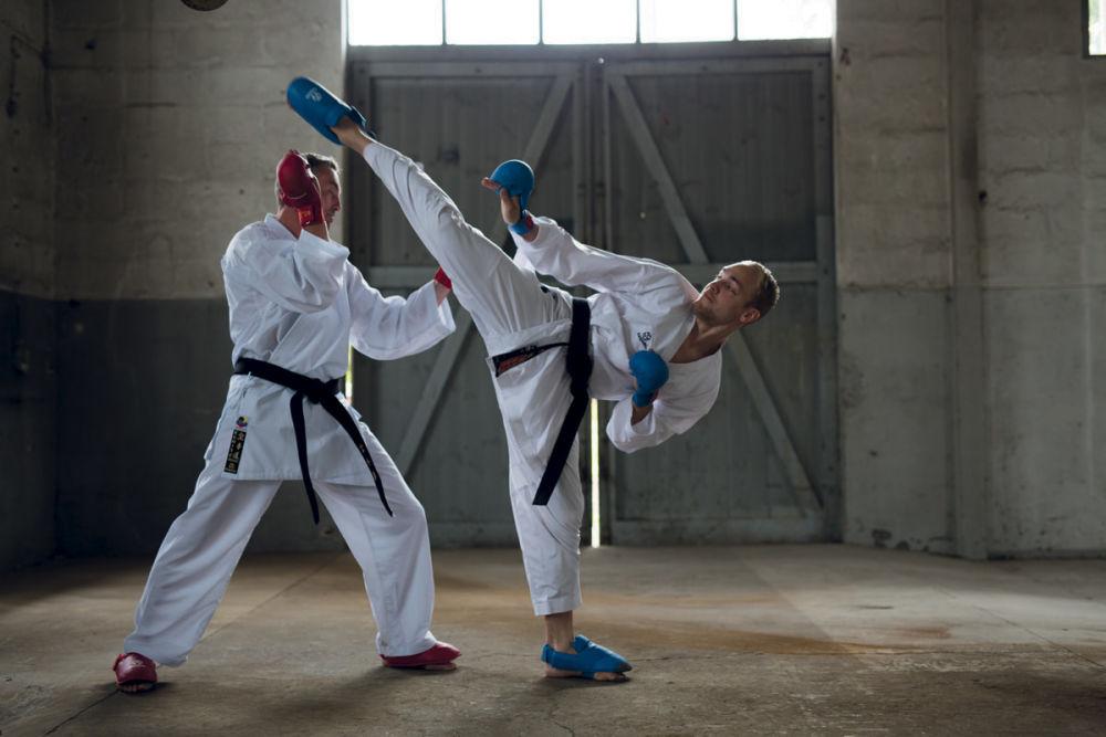 Puño protector de karate “TSUKI” con pulgar (aprobado por la WKF) - 238 