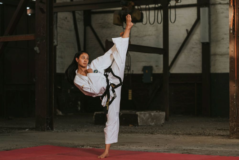 Uniforme de instructor asistente TOP TEN ITF - Dobok dorado premium blanco/negro, 16772-1 (1.er - 3.er Dan)